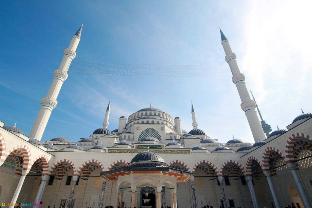 Çamlıca Camii