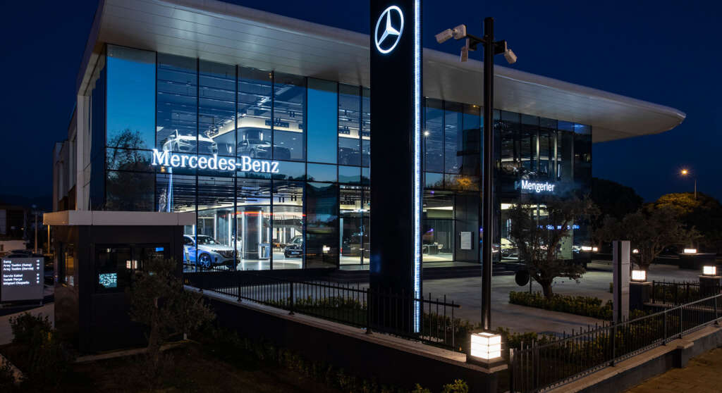Mercedes Showroom