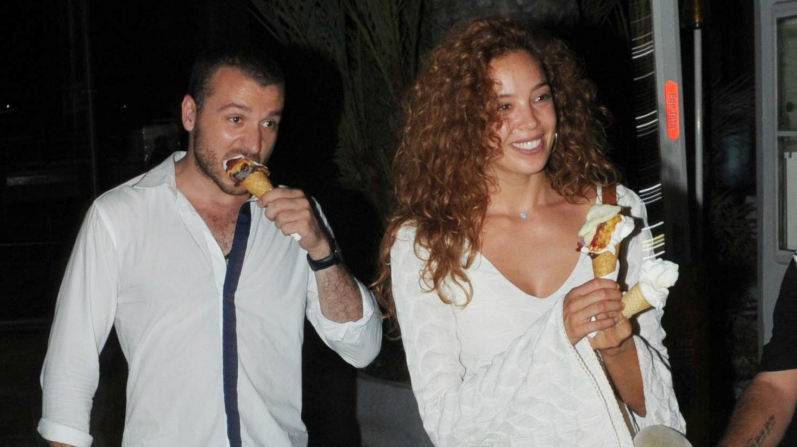 AZRA AKIN AŞK SARHOŞU