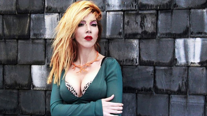 HANDE YENER'DEN YENİ KLİP