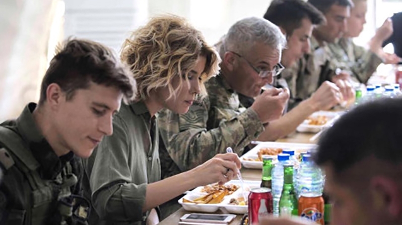 Karavanadan yemek yedi