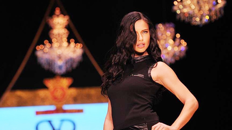 Adriana Lima Antalya'da podyuma çıkacak