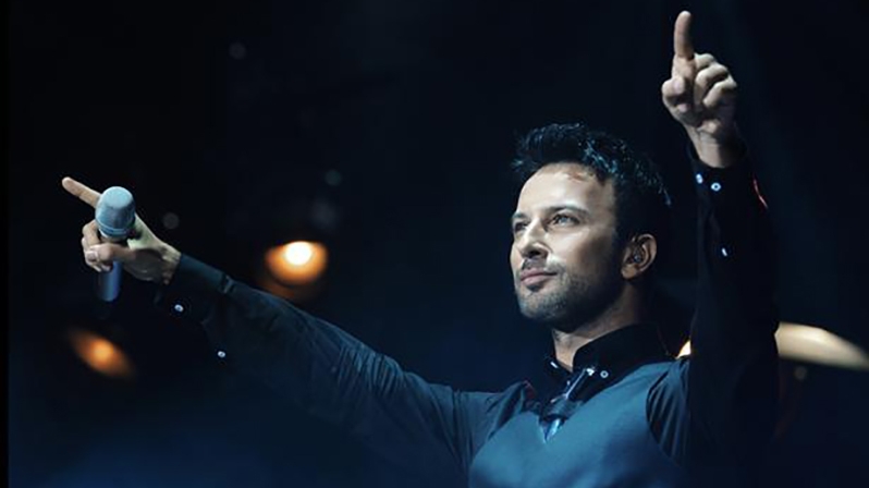 Yeni Albümünden Servet Kazandı