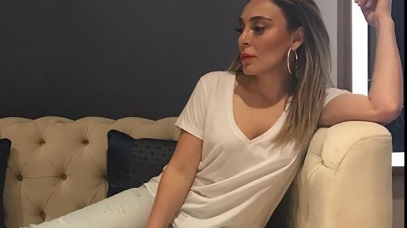 Tuba Büyüküstün Sevgilisiyle Fransa'ya Tatile Çıktı