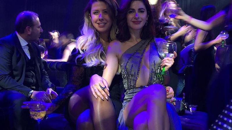 DEKOLTESİ SOSYAL MEDYADA OLAY OLDU