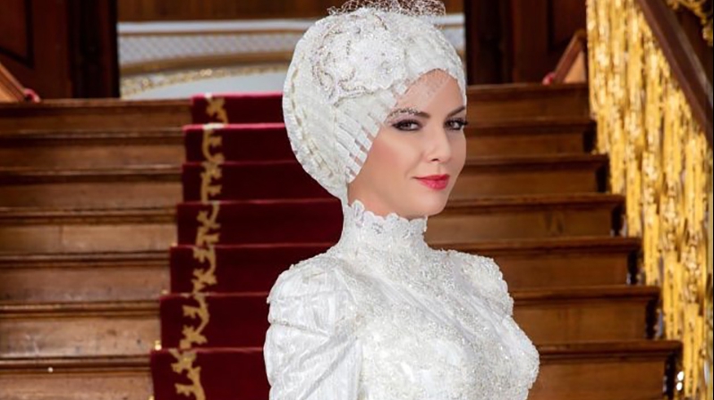 İVANA SERT TESETTÜRE GİRDİ