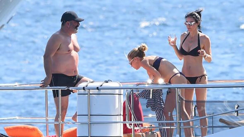 DEFNE SAMYELİ VE CEM YILMAZ TATİLDE