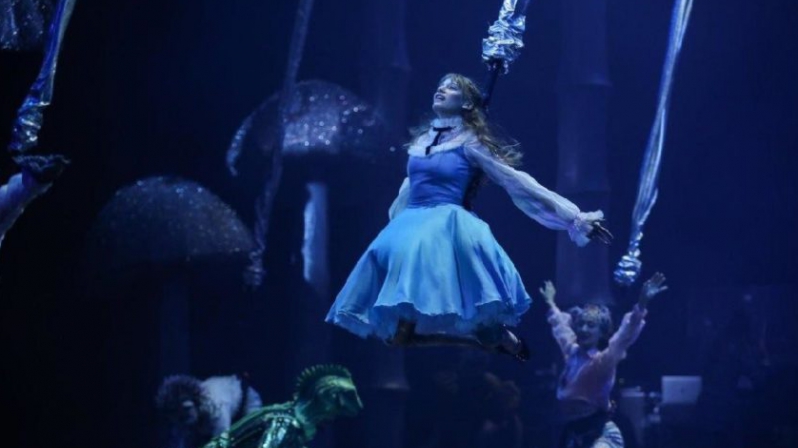 SERENAY SARIKAYA\'DAN ALİCE KLİBİ