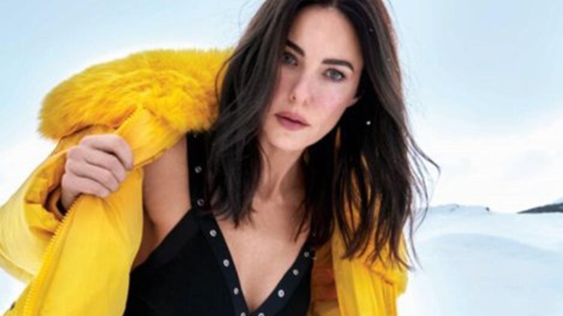 DEFNE SAMYELİ KAR ÜSTÜNDE MAYOYLA