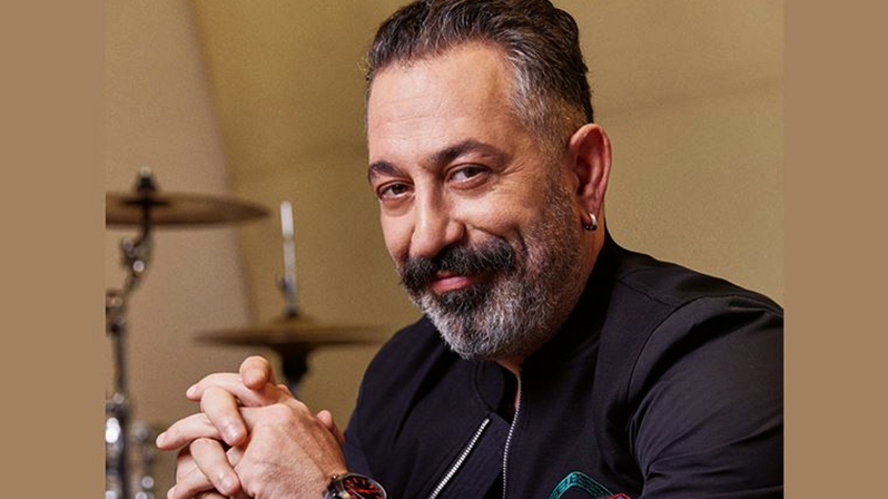 EMEL SAYIN\'IN VİLLASINI ALDI