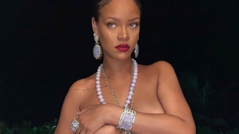 RİHANNA\'NIN FOTOĞRAFI DİPLATİK KRİZ YARATTI