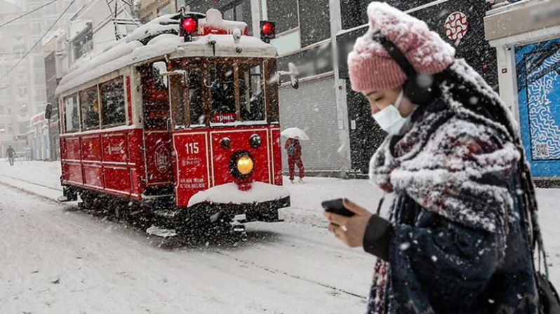 İSTANBUL'A KAR GELİYOR