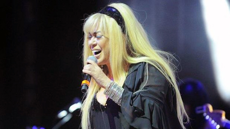 ZERRİN ÖZER MÜZİĞİ BIRAKTI