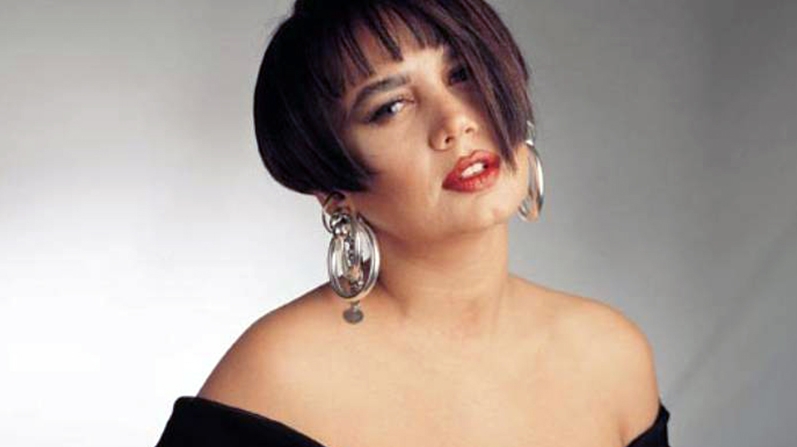 SEZEN AKSU'DAN İRANLI KADINLARA DESTEK