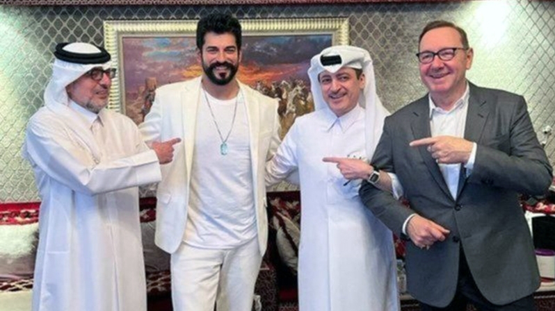 KATAR'DA BURAK ÖZÇİVT İZDİHAMI