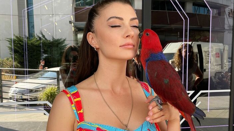 BURCU ÖZBERK PAYLAŞIMLARA TEPKİ GÖSTERDİ