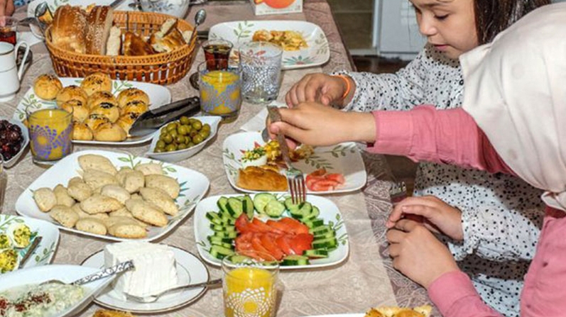 YİYİP YATMAYIN, SAHURA KALKIN