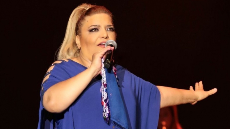 KİBARİYE SAHNEDEN DÜŞTÜ HASTANEYE KALDIRILDI