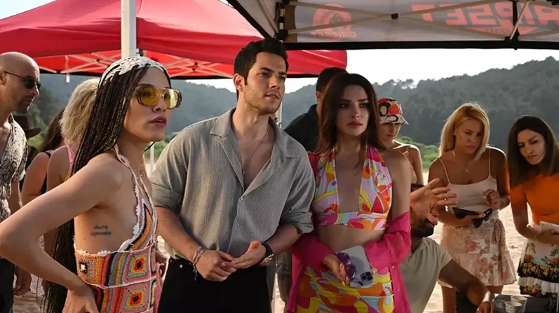 FOX TV İKİ DİZİNİN FİŞİNİ ÇEKTİ