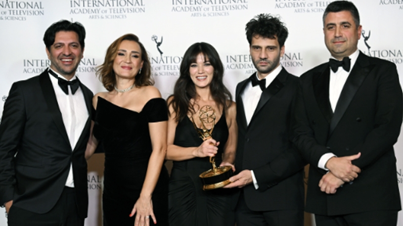ULUSLARARASI EMMY ÖDÜLÜ'NÜ KAZANDI