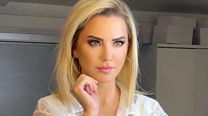 SAPIK HAYRANI KAPISINA DAYANDI